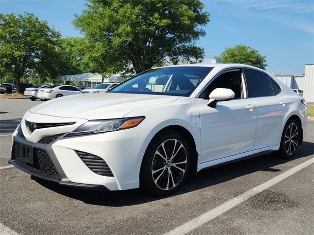 Photo of 2020 Super White Toyota Camry