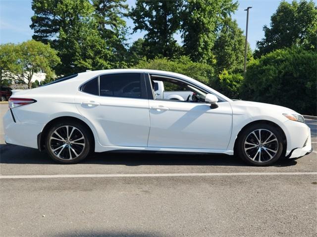 Photo of 2020 Super White Toyota Camry