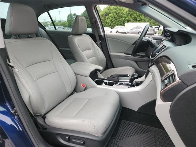 Photo of 2017 Obsidian Blue Pearl Honda Accord