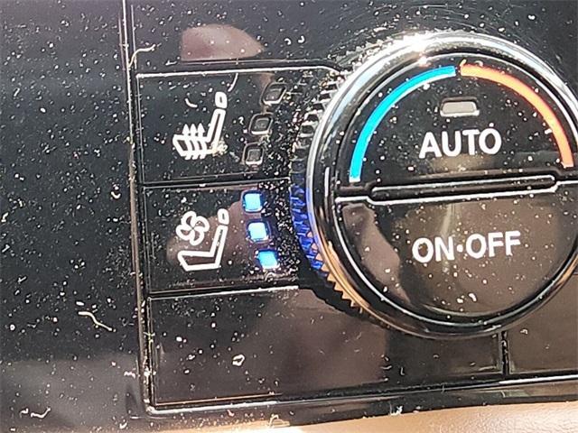 Photo of 2023 2 Tone Gun / Black Roof Nissan Pathfinder