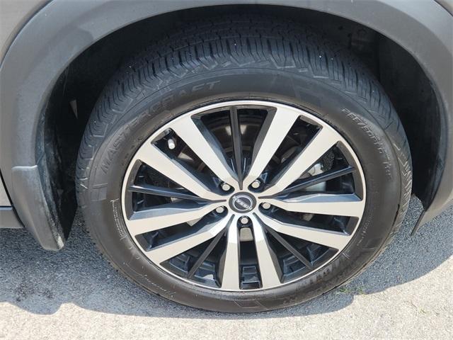Photo of 2023 2 Tone Gun / Black Roof Nissan Pathfinder