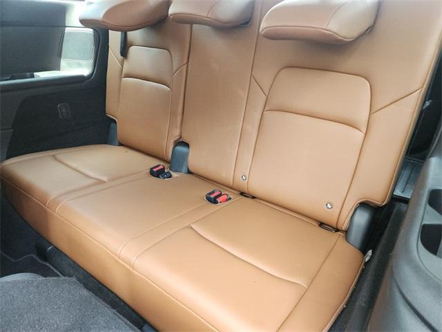 Photo of 2023 2 Tone Gun / Black Roof Nissan Pathfinder