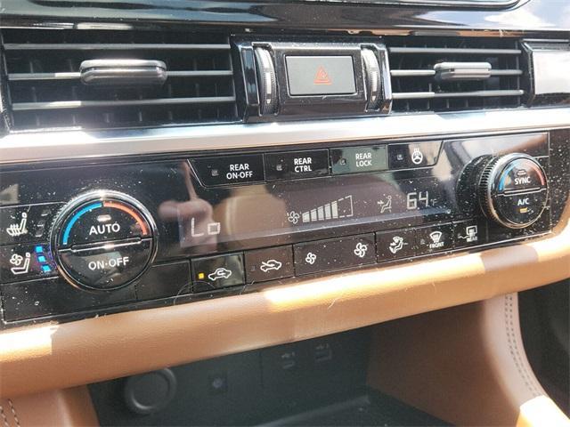 Photo of 2023 2 Tone Gun / Black Roof Nissan Pathfinder