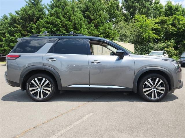Photo of 2023 2 Tone Gun / Black Roof Nissan Pathfinder