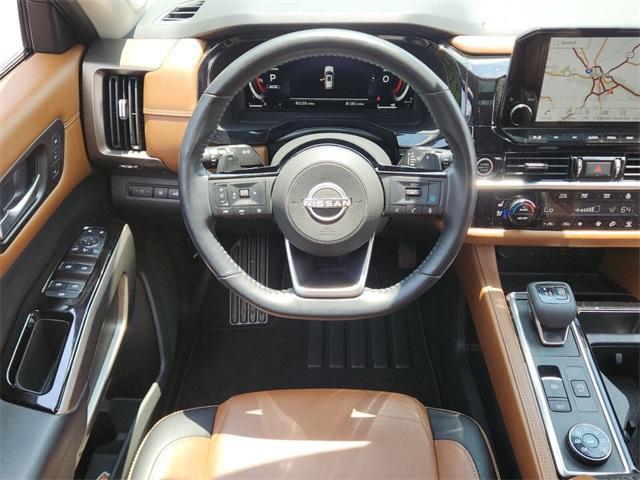 Photo of 2023 2 Tone Gun / Black Roof Nissan Pathfinder