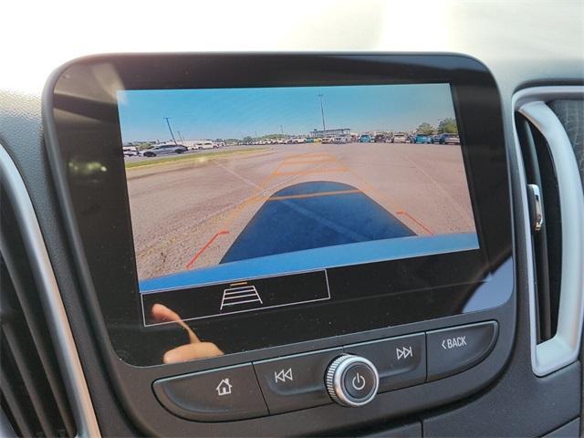 Photo of 2025 Summit White Chevrolet Malibu