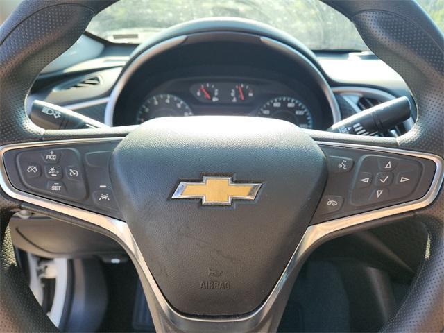 Photo of 2025 Summit White Chevrolet Malibu