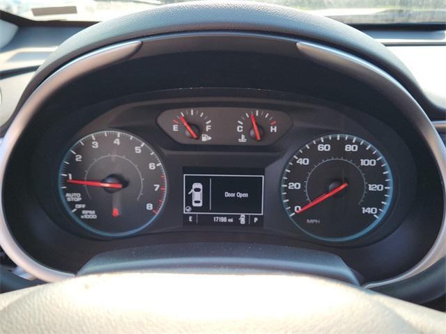 Photo of 2025 Summit White Chevrolet Malibu