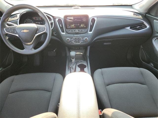Photo of 2025 Summit White Chevrolet Malibu