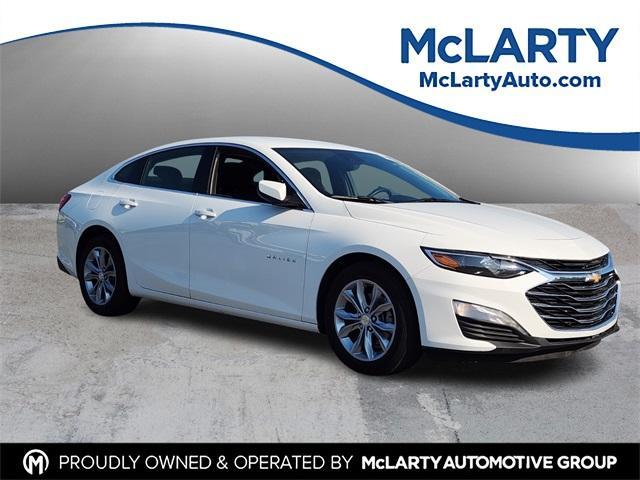 Photo of 2025 Summit White Chevrolet Malibu