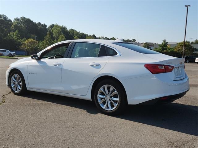 Photo of 2025 Summit White Chevrolet Malibu
