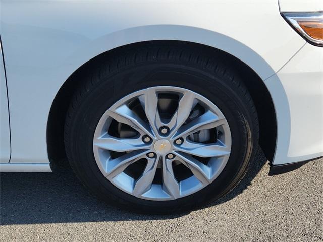 Photo of 2025 Summit White Chevrolet Malibu