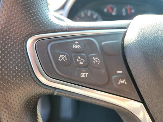 Photo of 2025 Summit White Chevrolet Malibu