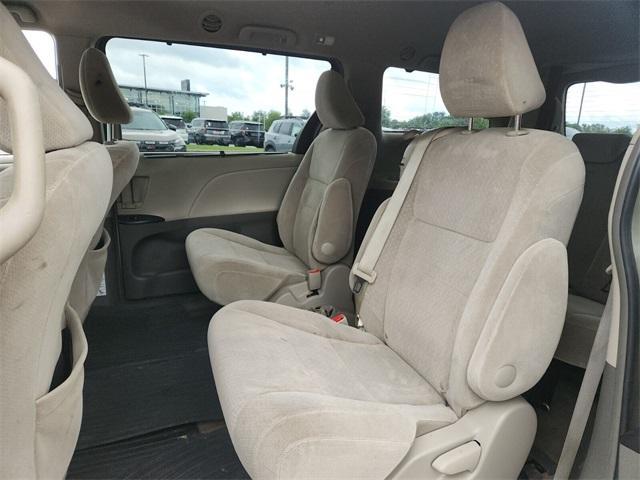 Photo of 2015 Gold Toyota Sienna