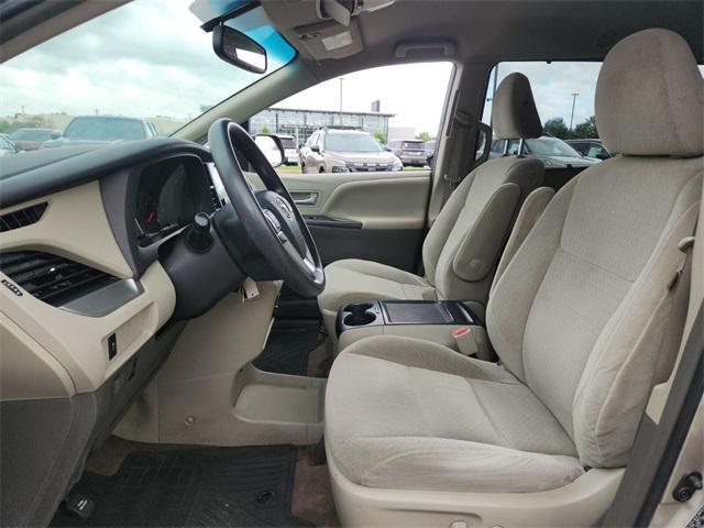 Photo of 2015 Gold Toyota Sienna