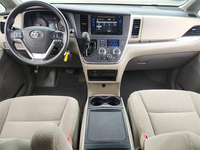 Photo of 2015 Gold Toyota Sienna