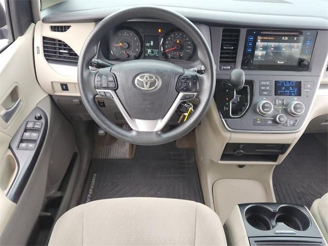 Photo of 2015 Gold Toyota Sienna