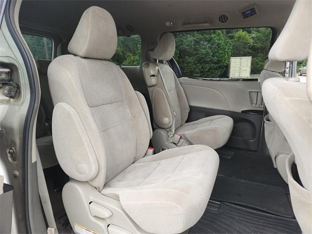 Photo of 2015 Gold Toyota Sienna