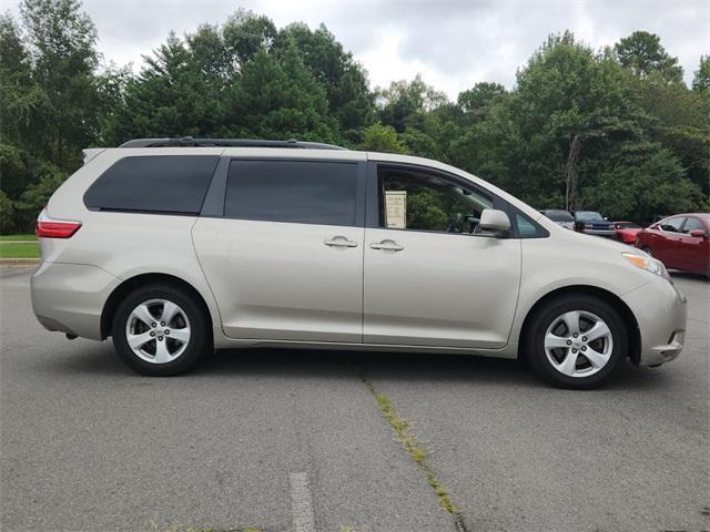 Photo of 2015 Gold Toyota Sienna