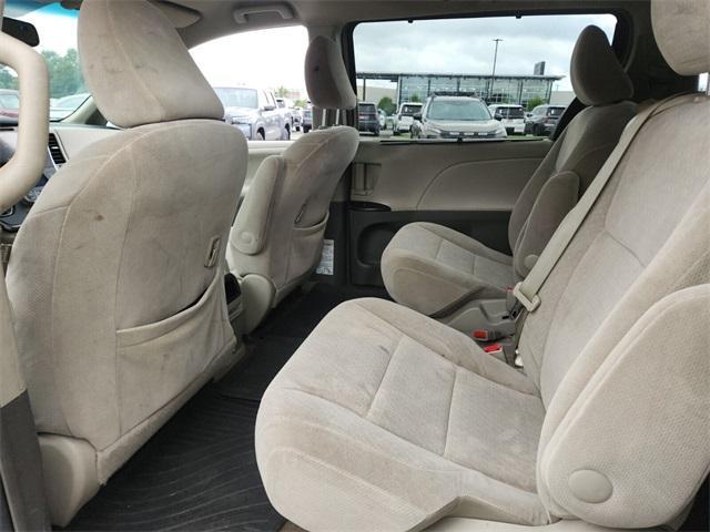 Photo of 2015 Gold Toyota Sienna