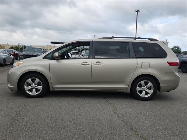 Photo of 2015 Gold Toyota Sienna