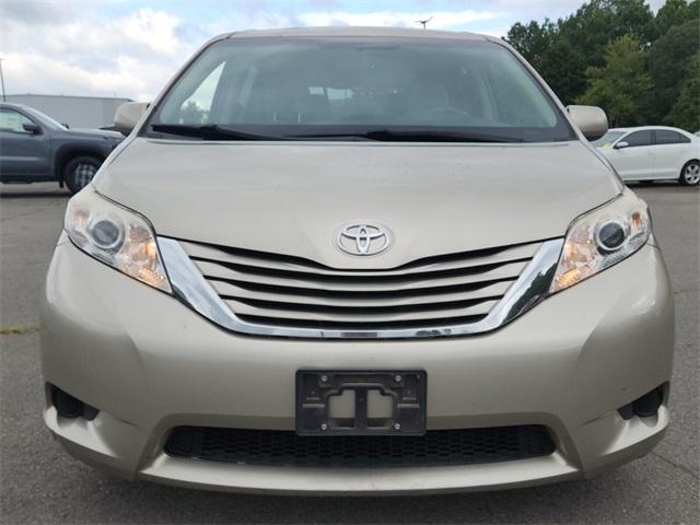 Photo of 2015 Gold Toyota Sienna