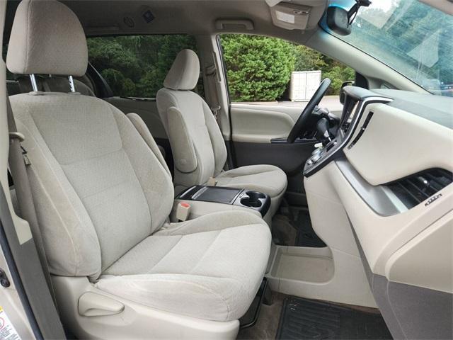 Photo of 2015 Gold Toyota Sienna