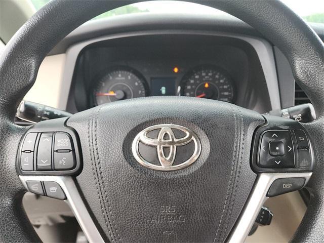 Photo of 2015 Gold Toyota Sienna