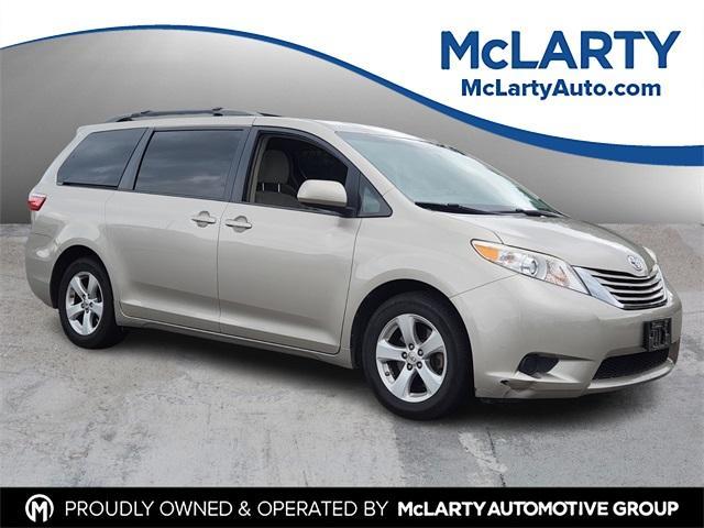 Photo of 2015 Gold Toyota Sienna