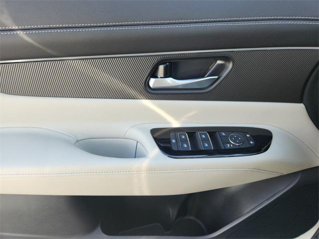 Photo of 2025 Everest White P Nissan Murano