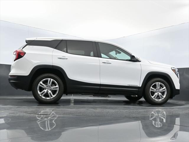 Photo of 2024 Summit White GMC Terrain