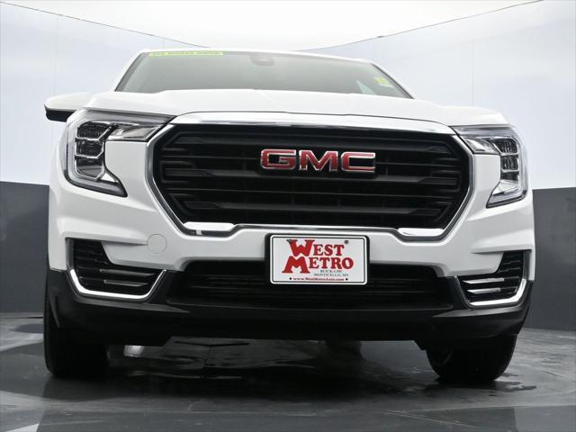 Photo of 2024 Summit White GMC Terrain