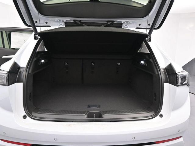 Photo of 2025 Iridescent White Tricoat Buick Envision