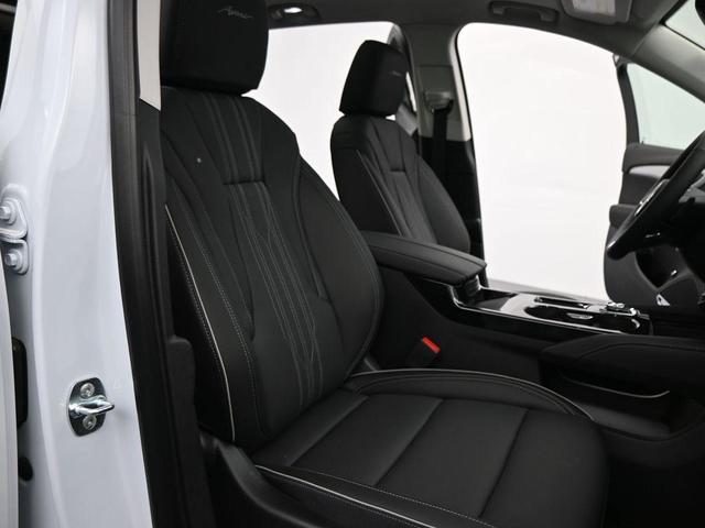 Photo of 2025 Iridescent White Tricoat Buick Envision