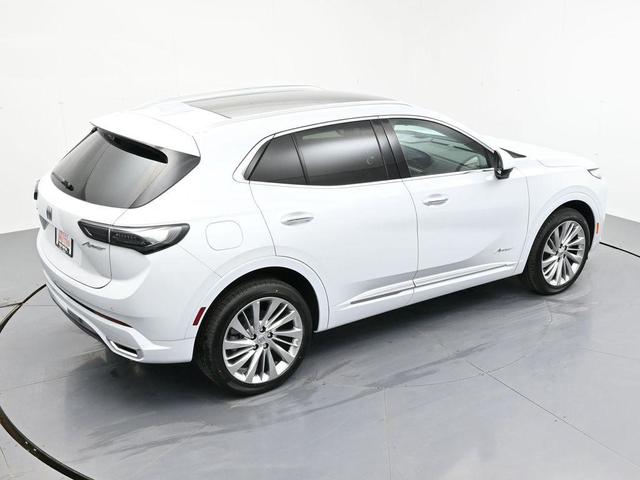 Photo of 2025 Iridescent White Tricoat Buick Envision