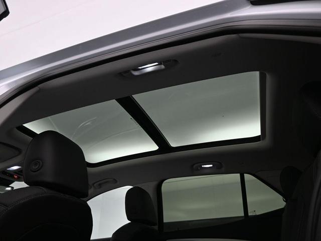 Photo of 2025 Iridescent White Tricoat Buick Envision
