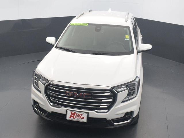 Photo of 2023 Summit White GMC Terrain