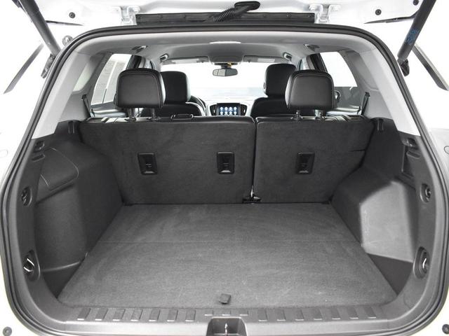 Photo of 2023 Summit White GMC Terrain