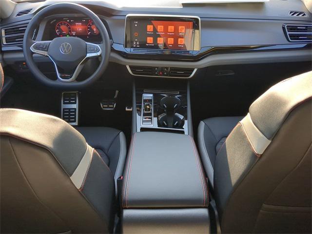 Photo of 2025 Pure White Volkswagen Atlas