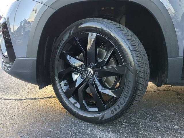 Photo of 2023 Pure Gray Volkswagen Taos