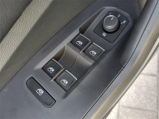 Photo of 2025 Platinum Gray Metallic Volkswagen Jetta