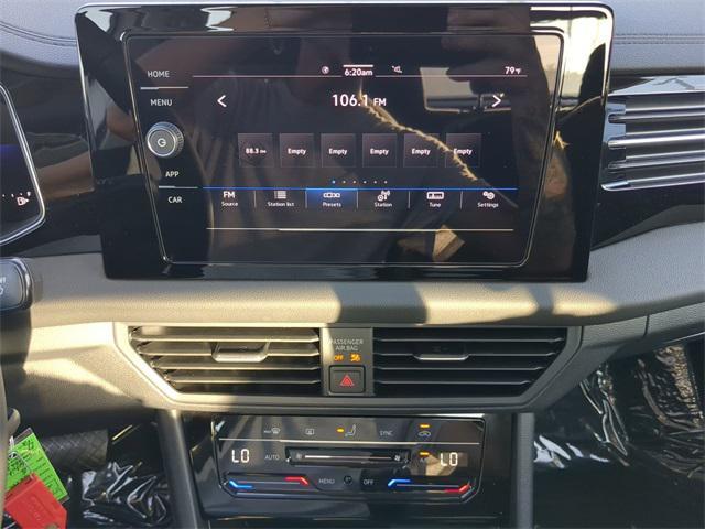 Photo of 2025 Platinum Gray Metallic Volkswagen Jetta