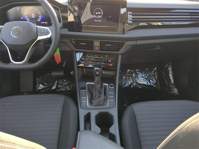 Photo of 2025 Platinum Gray Metallic Volkswagen Jetta
