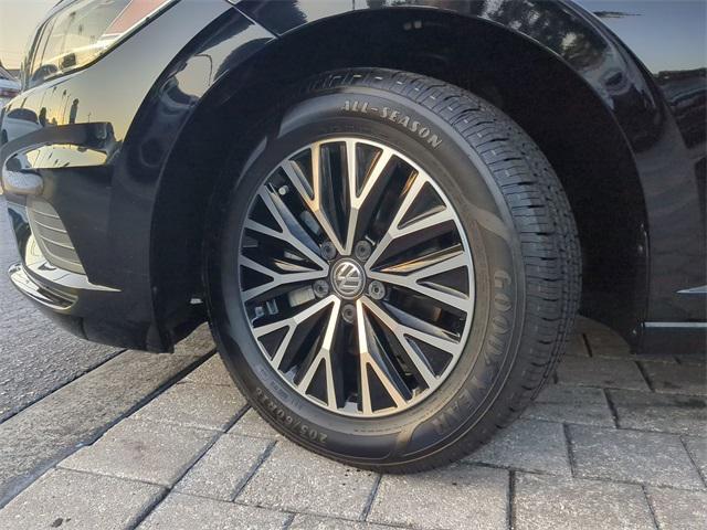 Photo of 2021 Deep Black Pearl Volkswagen Jetta