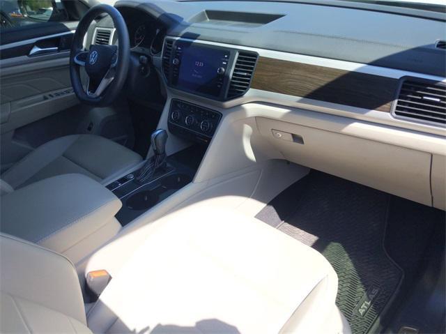 Photo of 2021 Pure White Volkswagen Atlas