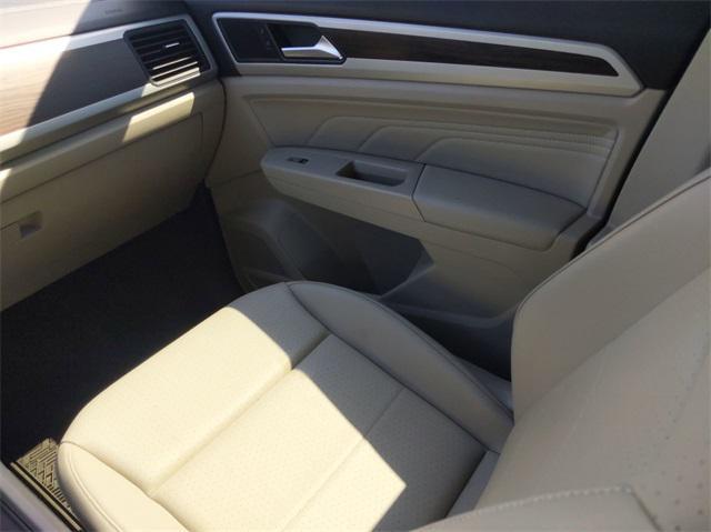 Photo of 2021 Pure White Volkswagen Atlas