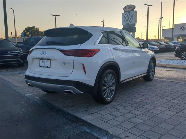 Photo of 2025 Lunar White INFINITI QX50