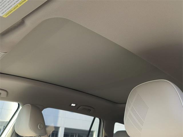 Photo of 2025 Opal White Pearl Volkswagen Atlas
