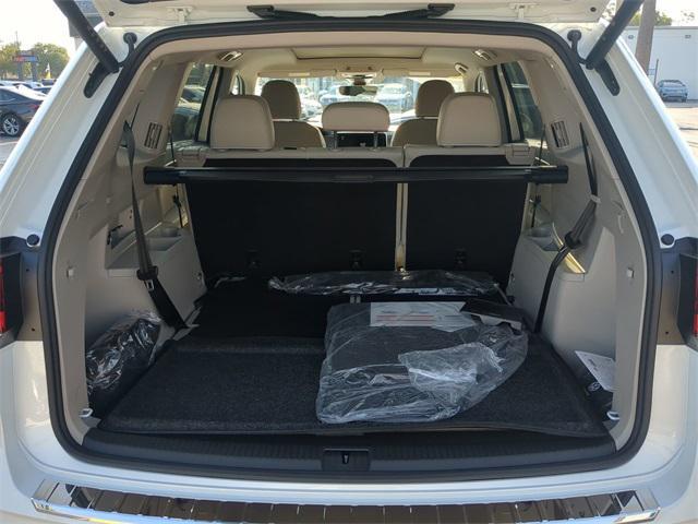 Photo of 2025 Opal White Pearl Volkswagen Atlas