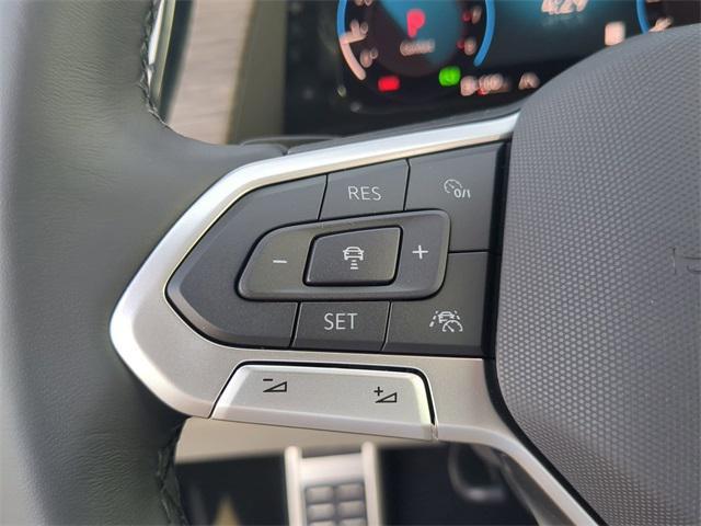 Photo of 2025 Opal White Pearl Volkswagen Atlas